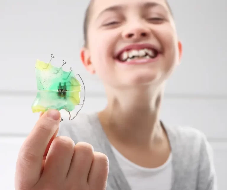 gyerek-kiveheto-fogszablyozas